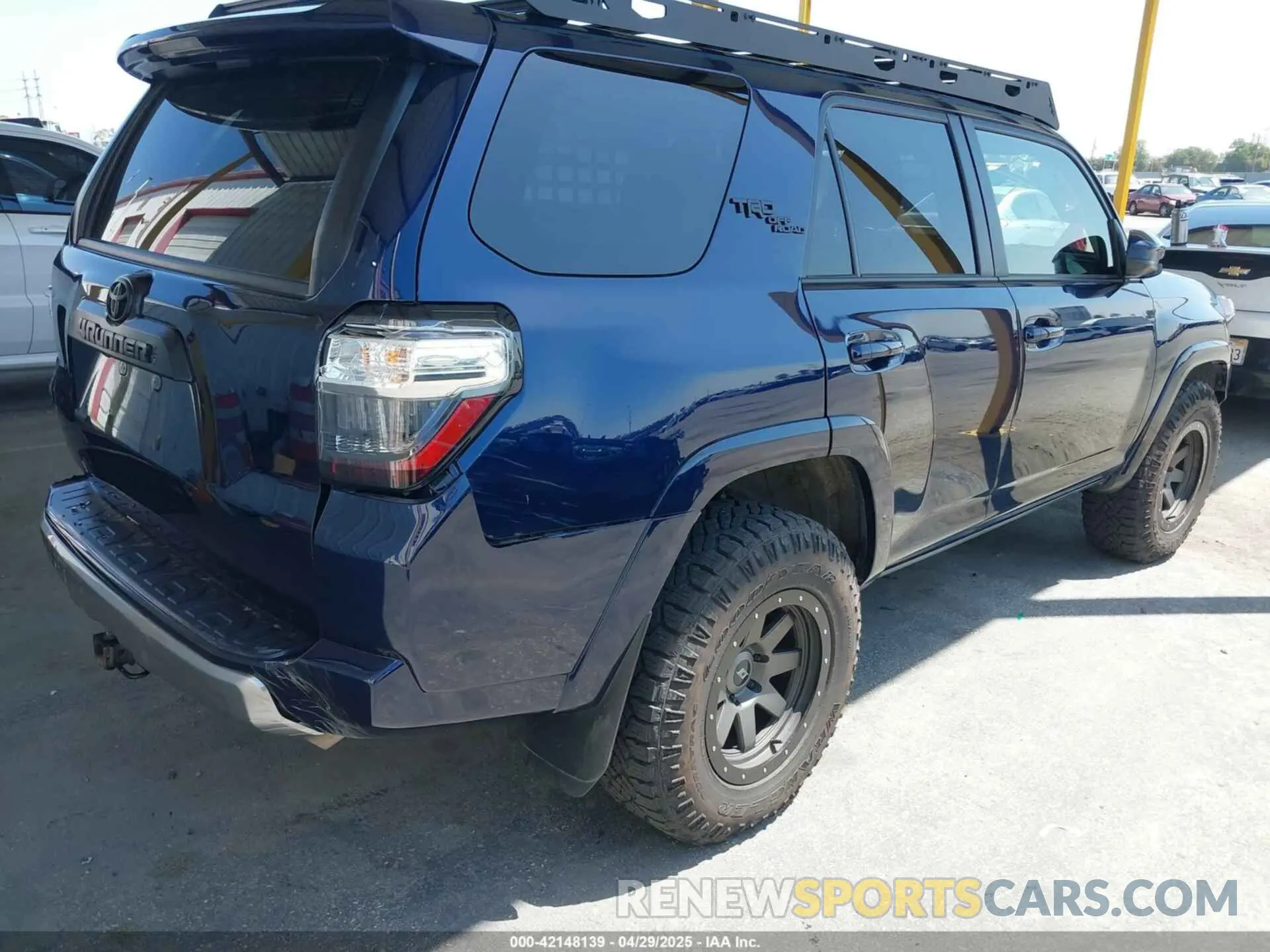 4 Photograph of a damaged car JTEPU5JR9N6051736 TOYOTA 4RUNNER 2022