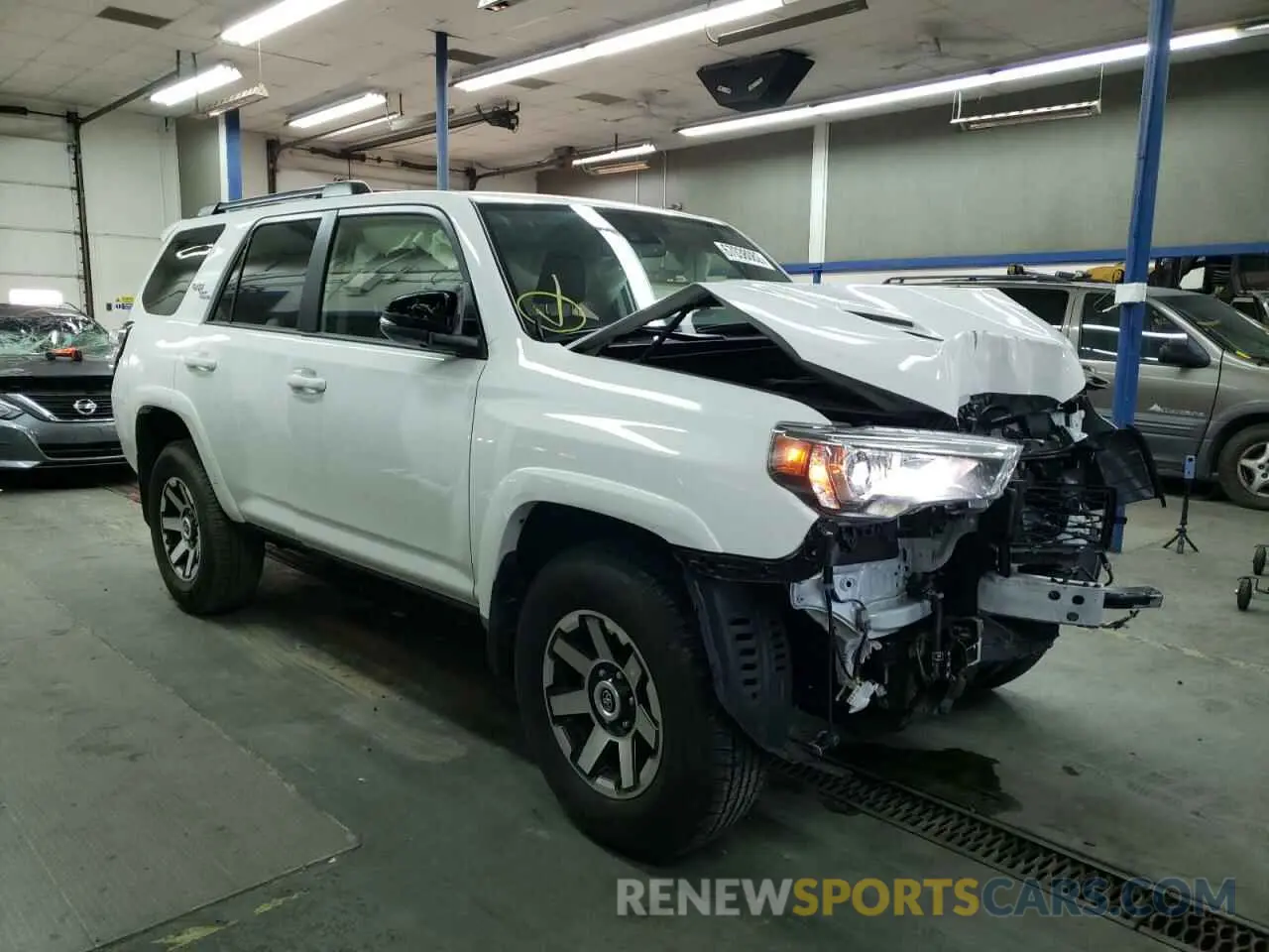 1 Photograph of a damaged car JTERU5JR0N6031612 TOYOTA 4RUNNER 2022