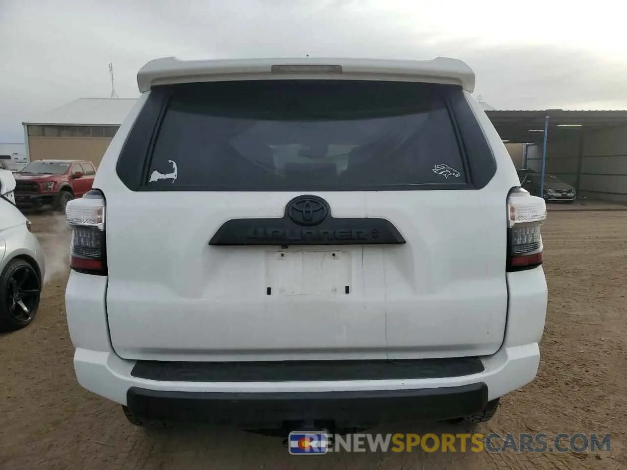 6 Photograph of a damaged car JTERU5JR1N5971682 TOYOTA 4RUNNER 2022
