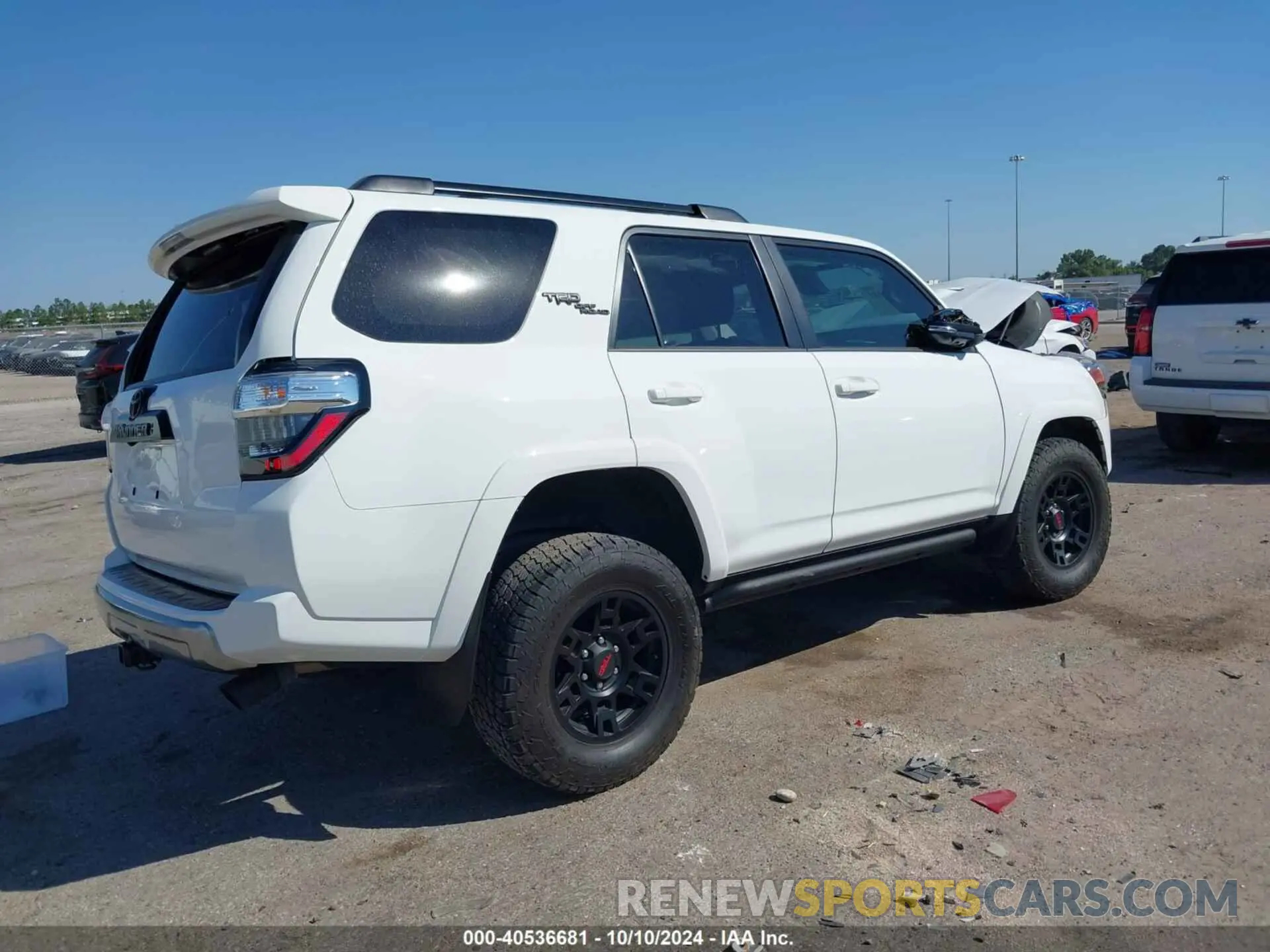 4 Photograph of a damaged car JTERU5JR5N6009945 TOYOTA 4RUNNER 2022