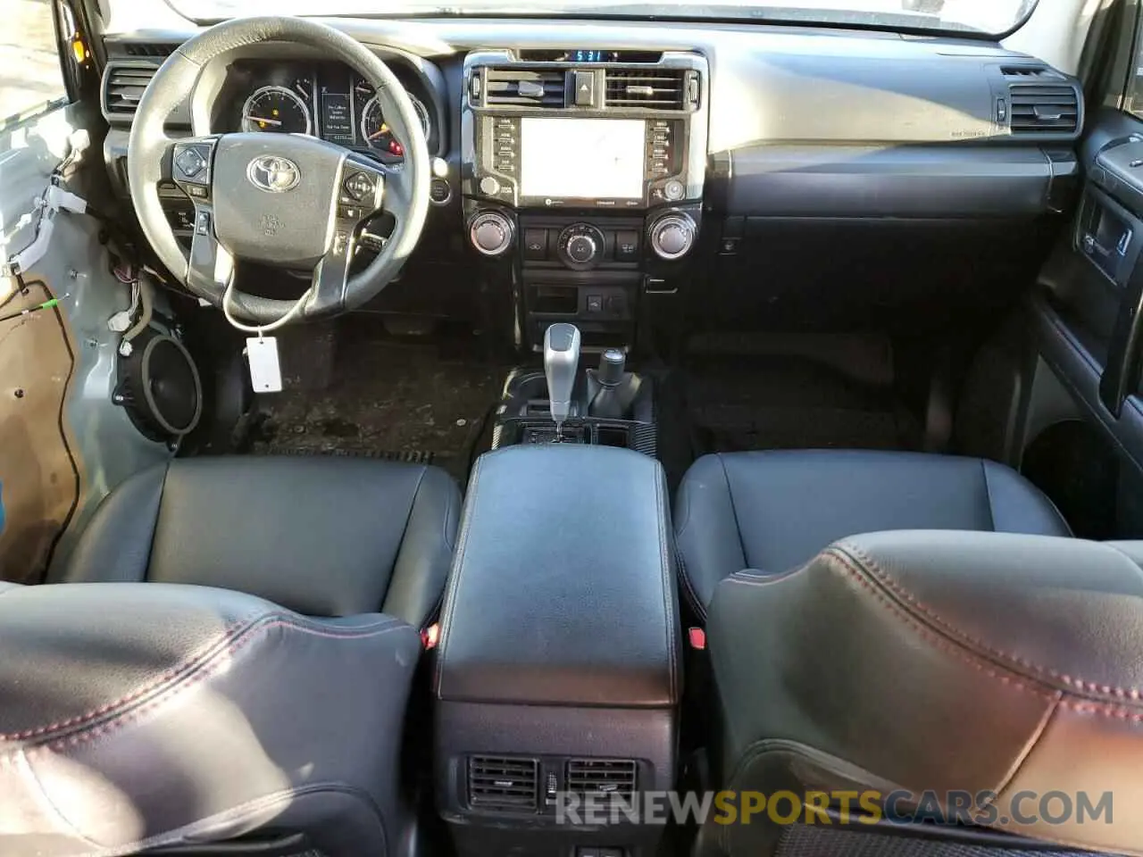 8 Photograph of a damaged car JTERU5JR6N6080118 TOYOTA 4RUNNER 2022