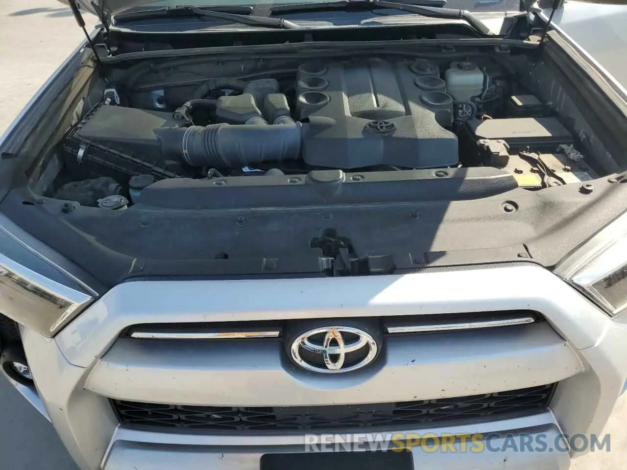 12 Photograph of a damaged car JTERU5JR9N6001850 TOYOTA 4RUNNER 2022