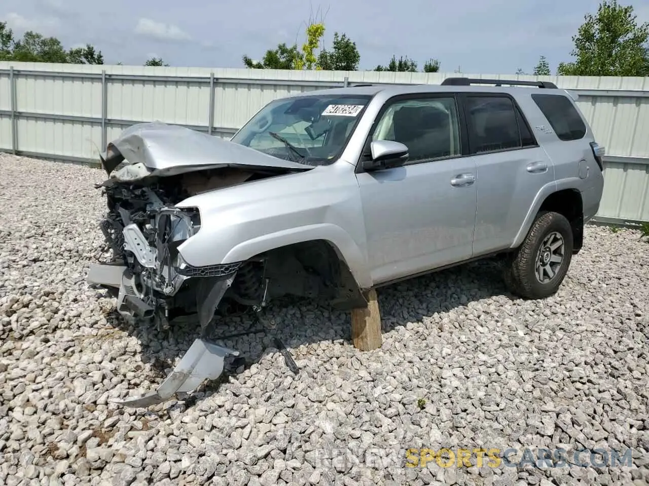 1 Photograph of a damaged car JTERU5JR9N6020320 TOYOTA 4RUNNER 2022