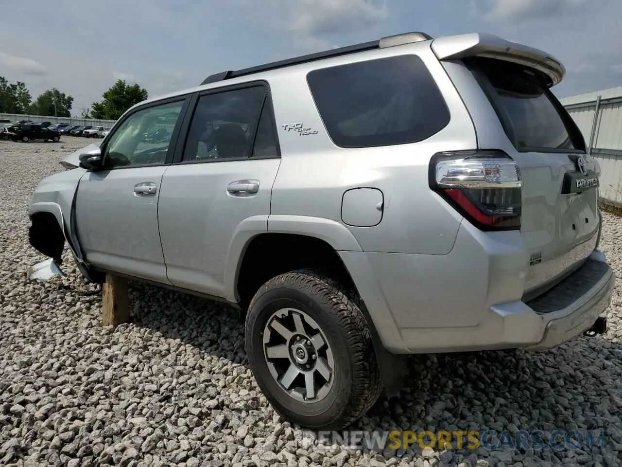 2 Photograph of a damaged car JTERU5JR9N6020320 TOYOTA 4RUNNER 2022