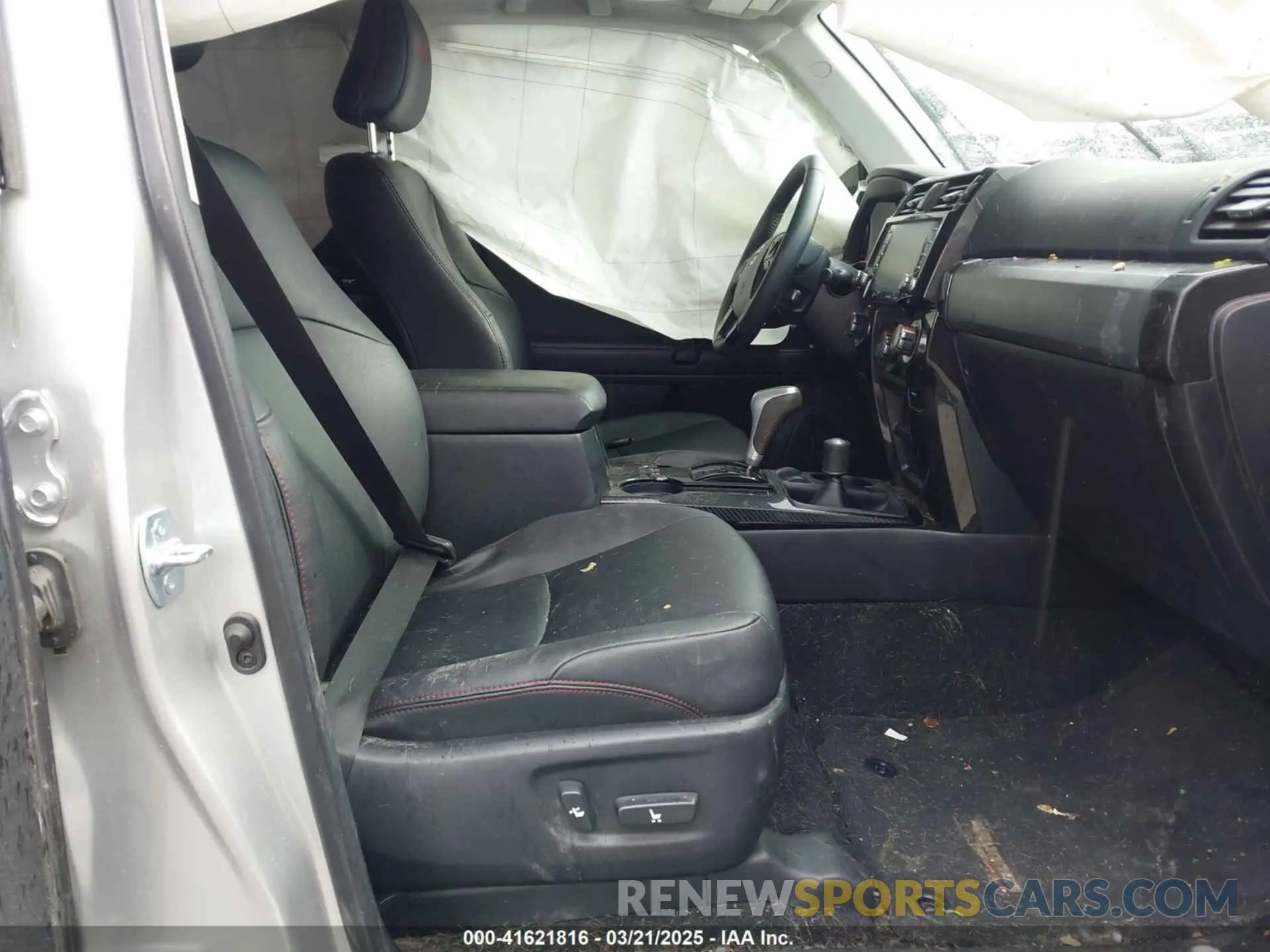 5 Photograph of a damaged car JTERU5JR9N6052622 TOYOTA 4RUNNER 2022
