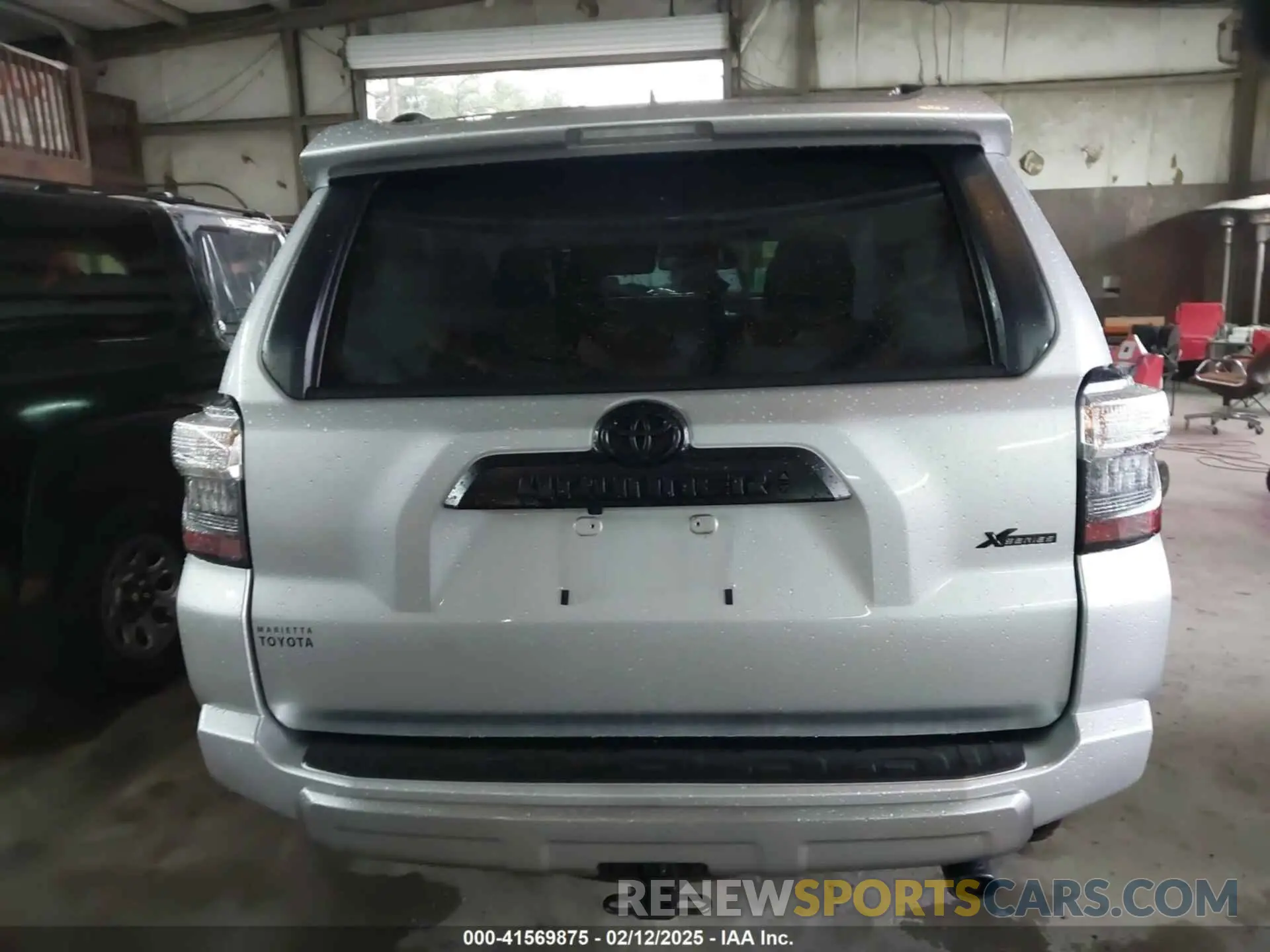 16 Photograph of a damaged car JTERU5JRXN6039331 TOYOTA 4RUNNER 2022