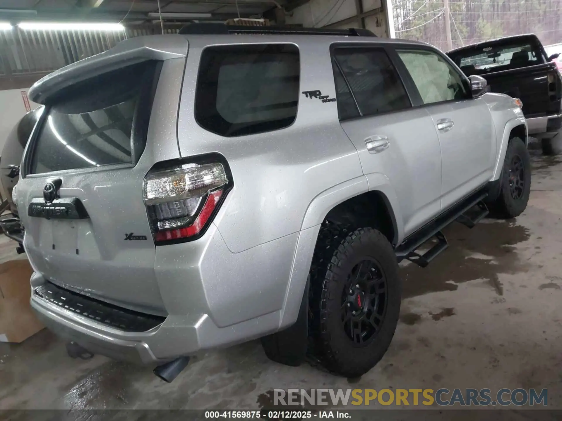 4 Photograph of a damaged car JTERU5JRXN6039331 TOYOTA 4RUNNER 2022