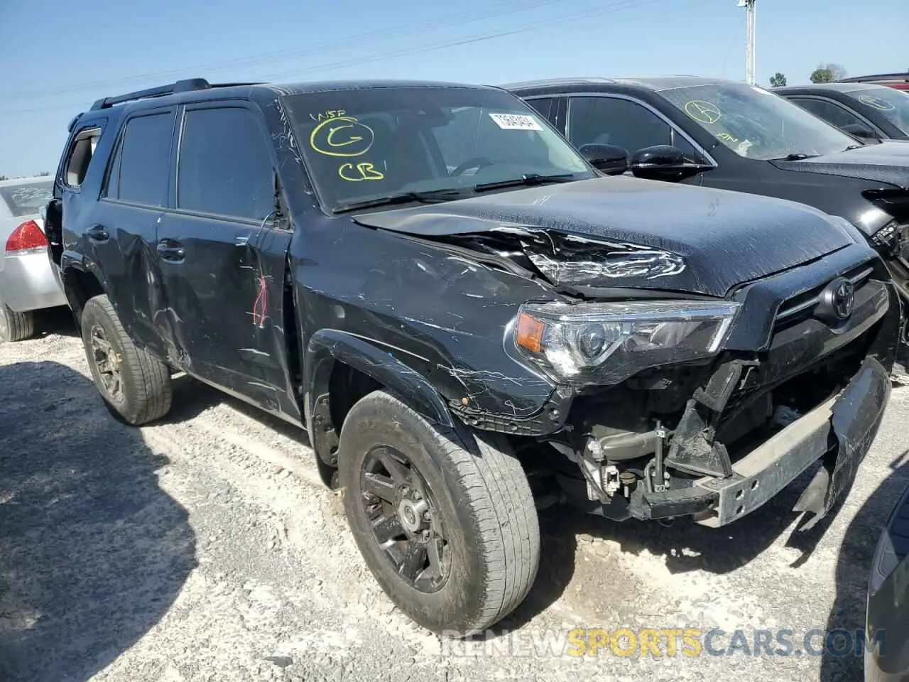 4 Photograph of a damaged car JTETU5JR5N6019641 TOYOTA 4RUNNER 2022