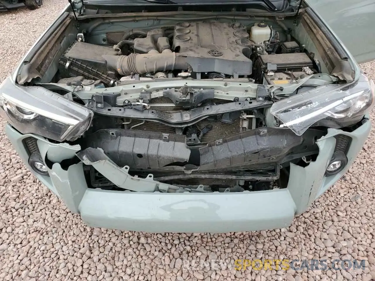 12 Photograph of a damaged car JTETU5JR7N6048512 TOYOTA 4RUNNER 2022