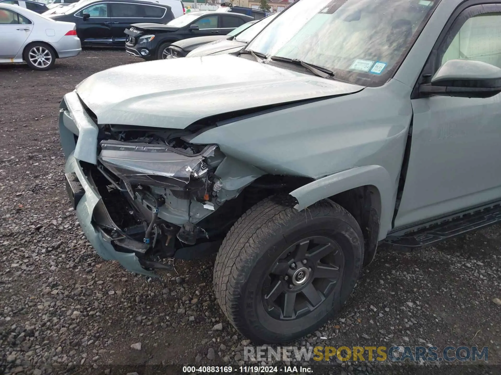 17 Photograph of a damaged car JTETU5JRXN6049783 TOYOTA 4RUNNER 2022