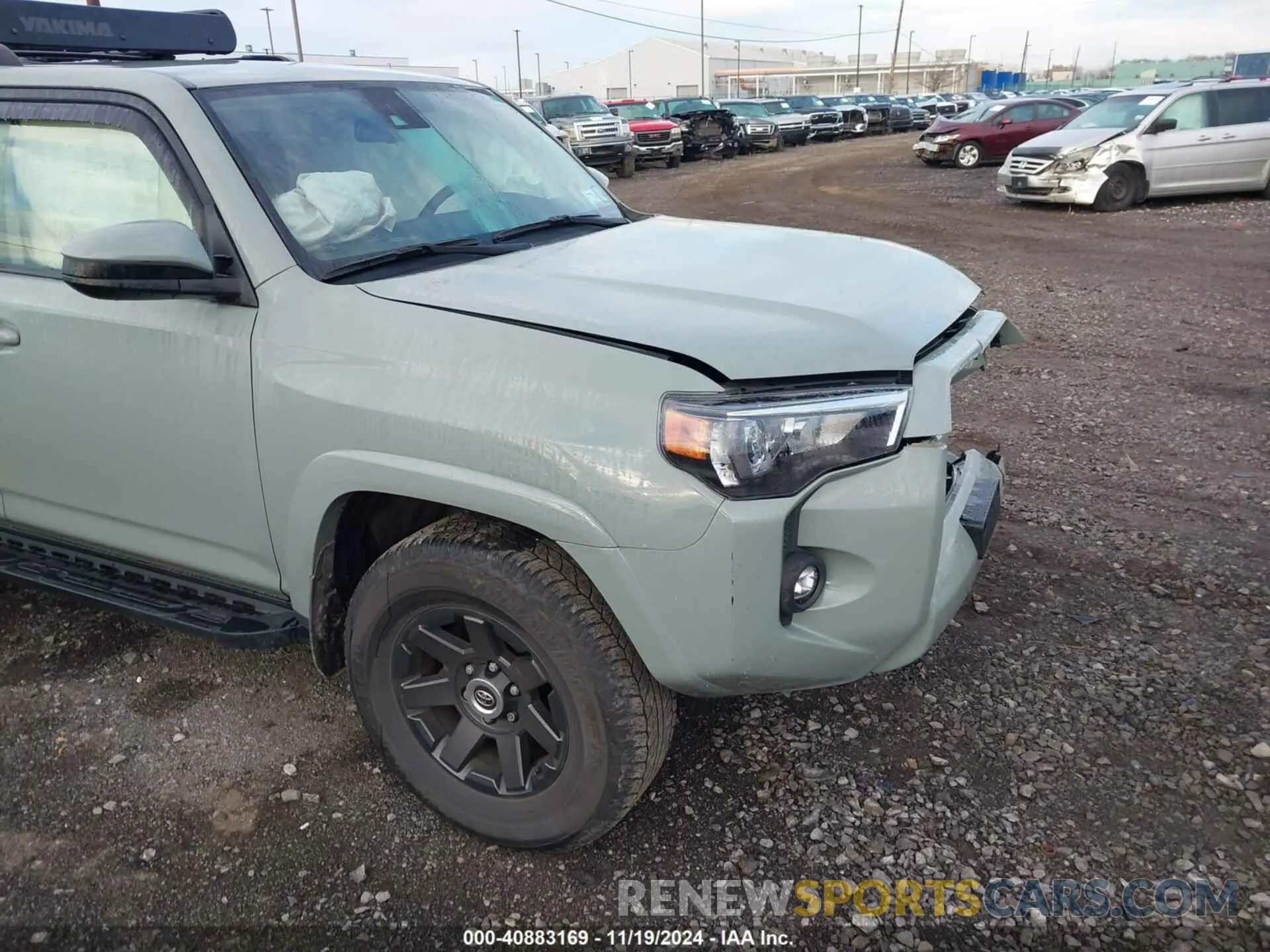 18 Photograph of a damaged car JTETU5JRXN6049783 TOYOTA 4RUNNER 2022