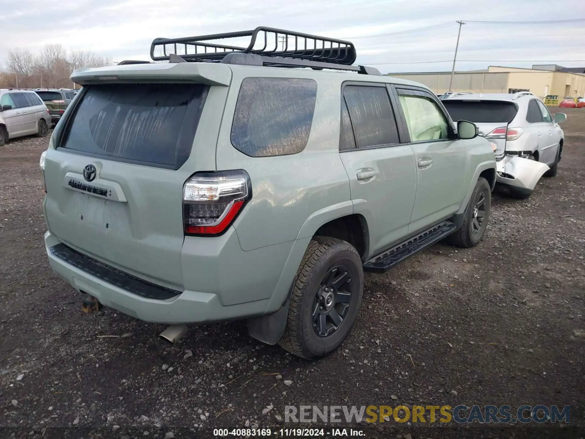 4 Photograph of a damaged car JTETU5JRXN6049783 TOYOTA 4RUNNER 2022