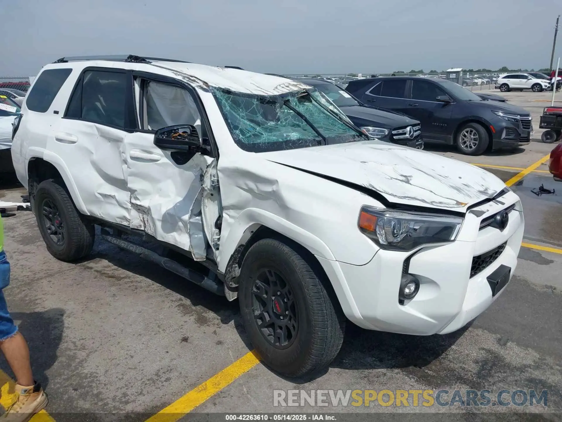 1 Photograph of a damaged car JTEEU5JR0P5305009 TOYOTA 4RUNNER 2023