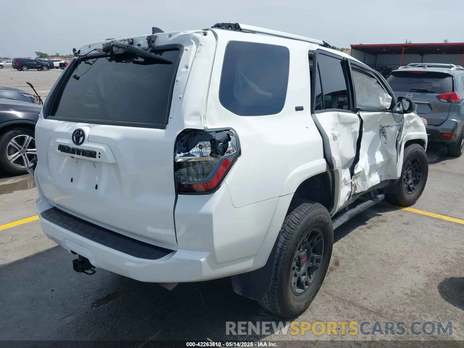 4 Photograph of a damaged car JTEEU5JR0P5305009 TOYOTA 4RUNNER 2023