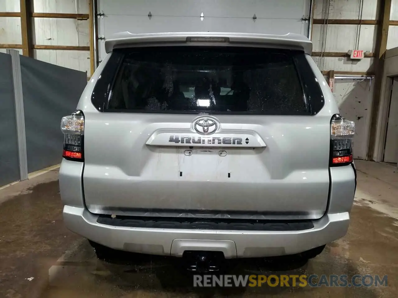 6 Photograph of a damaged car JTEEU5JR7P5290010 TOYOTA 4RUNNER 2023
