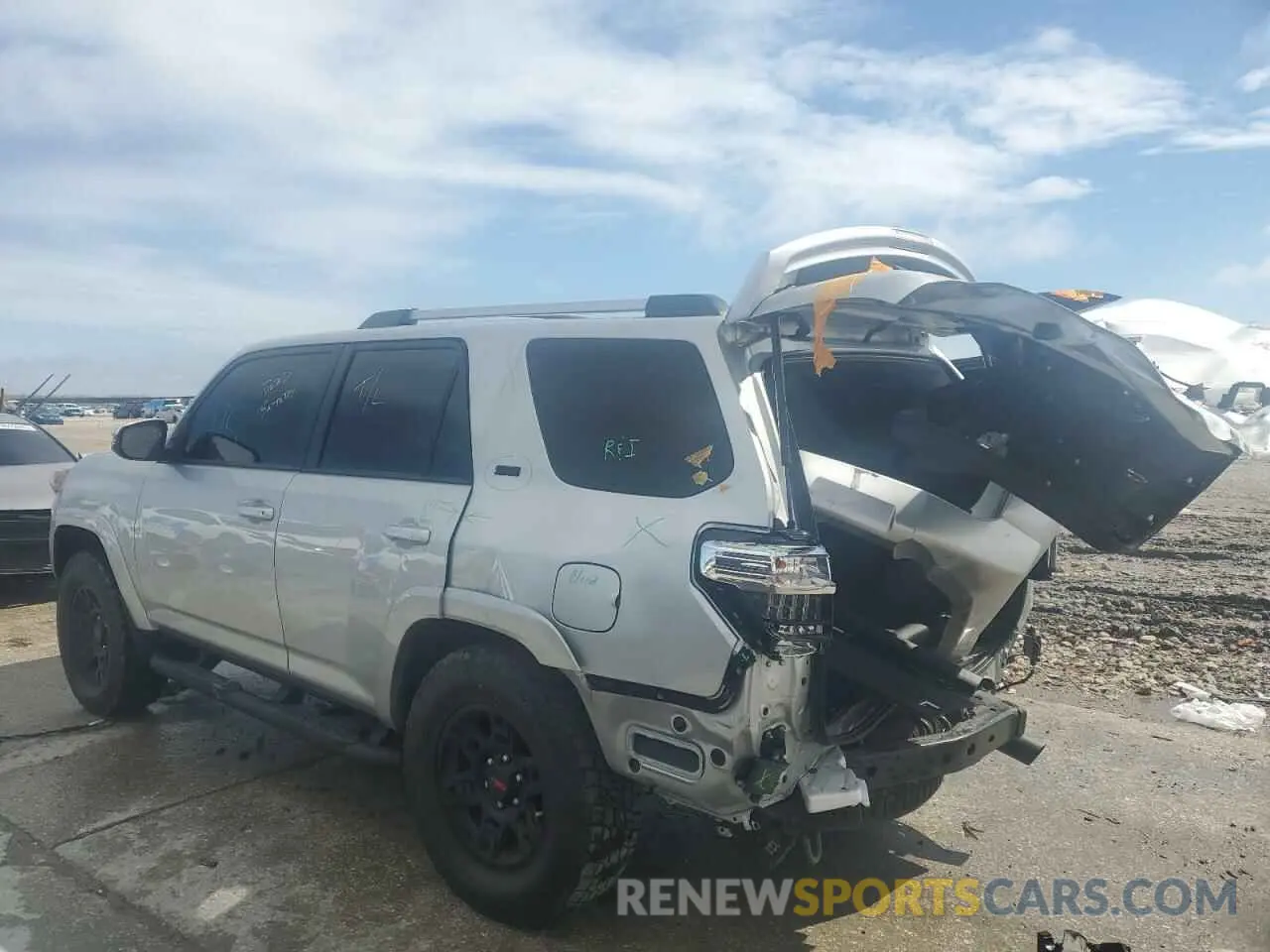 2 Photograph of a damaged car JTEFU5JR2P5286483 TOYOTA 4RUNNER 2023
