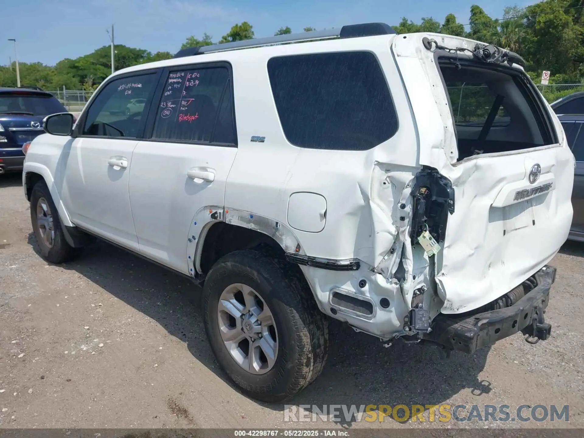 3 Фотография поврежденного автомобиля JTEFU5JR3P5294222 TOYOTA 4RUNNER 2023