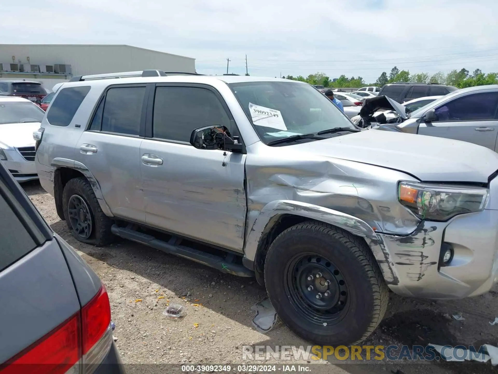 13 Фотография поврежденного автомобиля JTEFU5JR6P5286678 TOYOTA 4RUNNER 2023