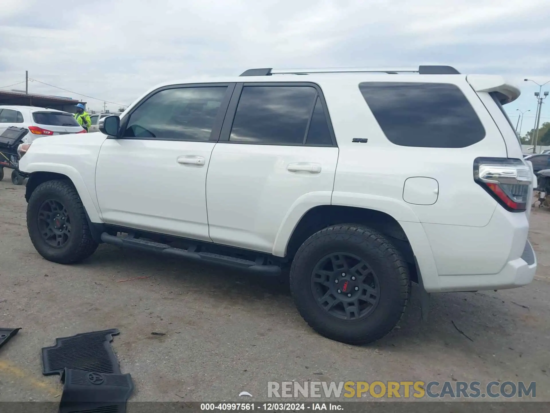 14 Photograph of a damaged car JTEFU5JR6P5303639 TOYOTA 4RUNNER 2023