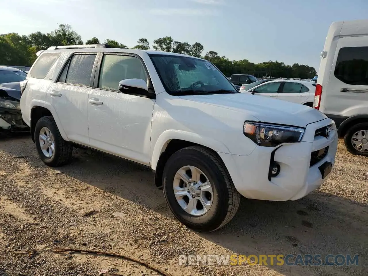 4 Photograph of a damaged car JTEFU5JR9P5282091 TOYOTA 4RUNNER 2023