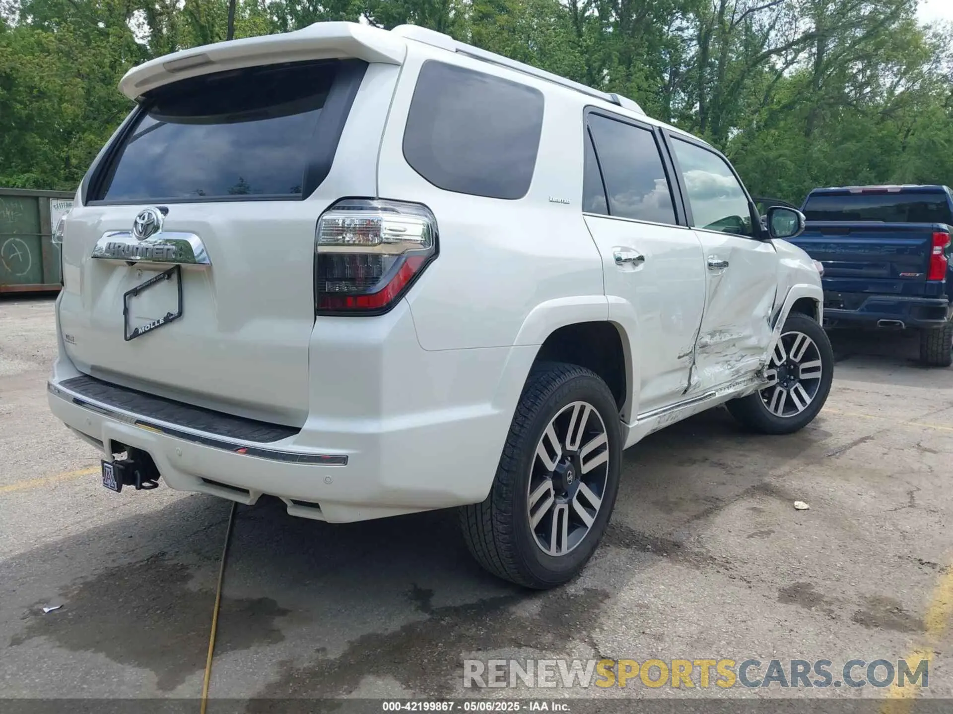 4 Photograph of a damaged car JTEKU5JR3P6148282 TOYOTA 4RUNNER 2023