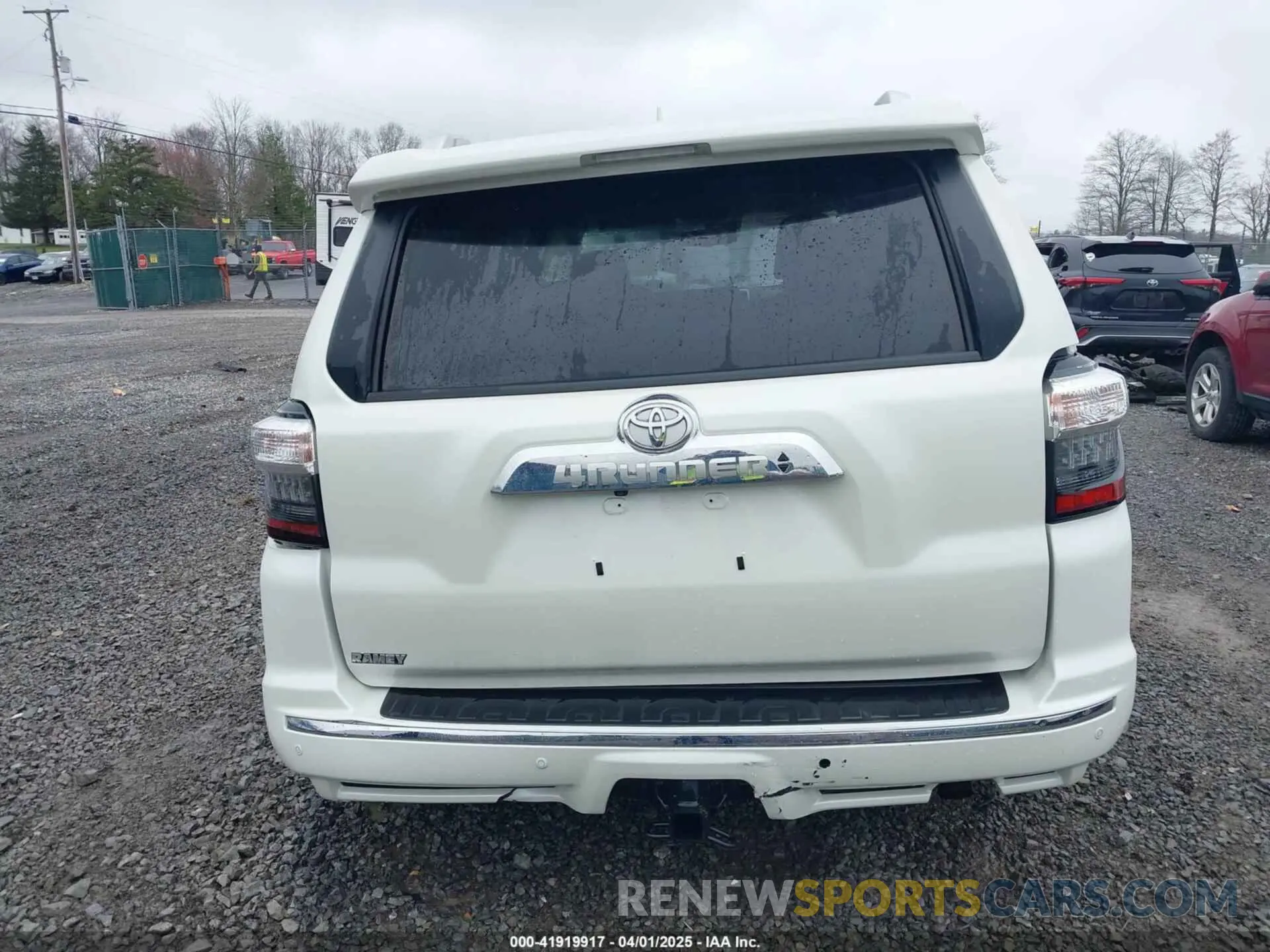 17 Photograph of a damaged car JTEKU5JR4P6168816 TOYOTA 4RUNNER 2023