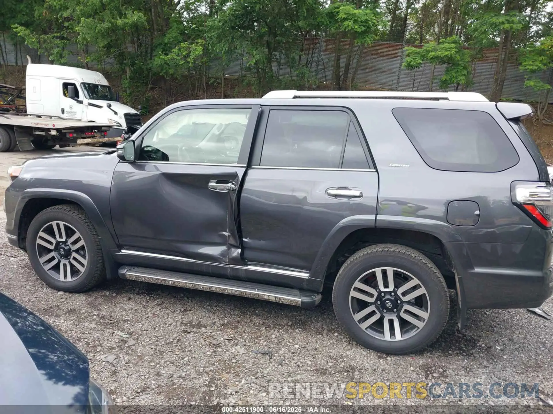 15 Photograph of a damaged car JTEKU5JR5P6206506 TOYOTA 4RUNNER 2023