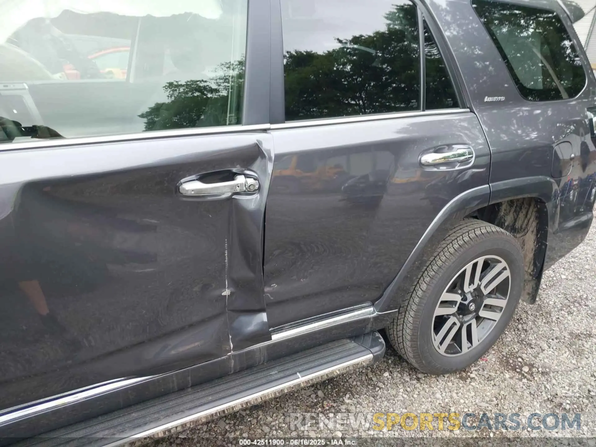 6 Photograph of a damaged car JTEKU5JR5P6206506 TOYOTA 4RUNNER 2023