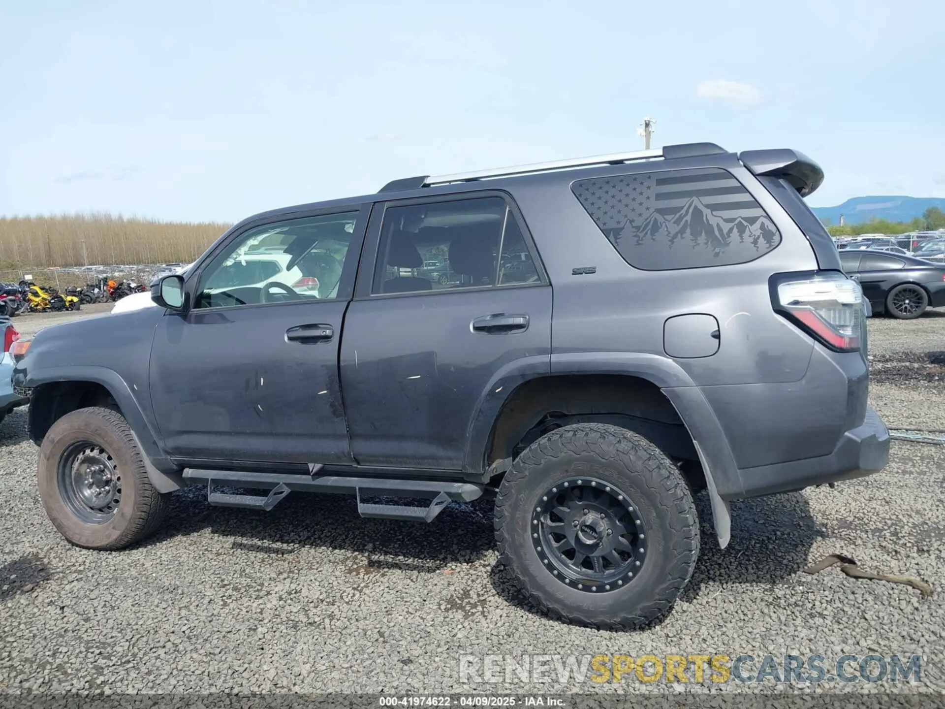 15 Photograph of a damaged car JTEMU5JR1P6088009 TOYOTA 4RUNNER 2023