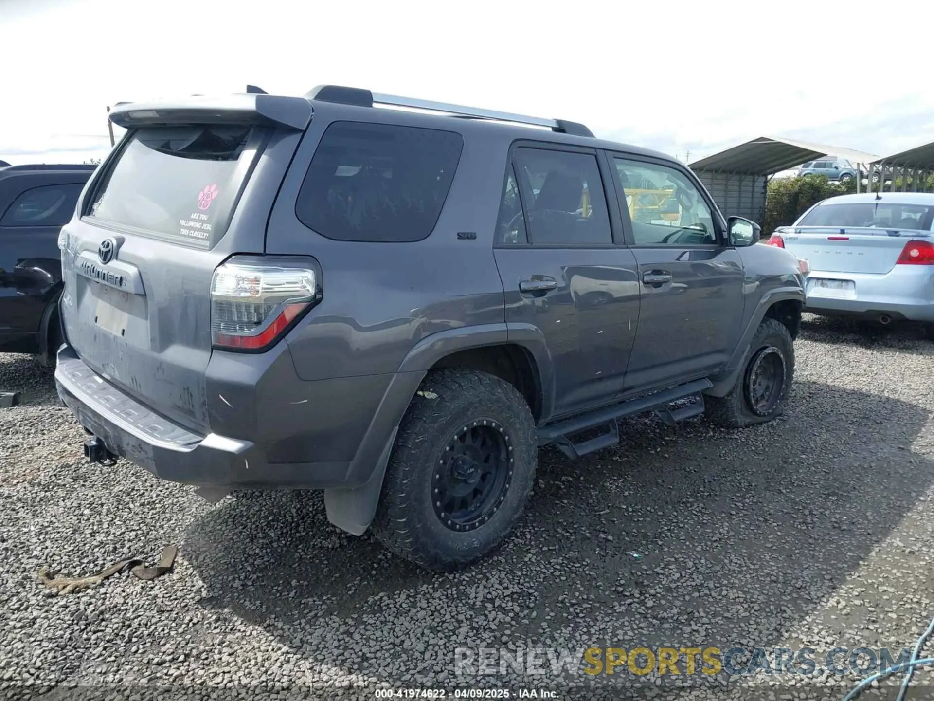 4 Photograph of a damaged car JTEMU5JR1P6088009 TOYOTA 4RUNNER 2023