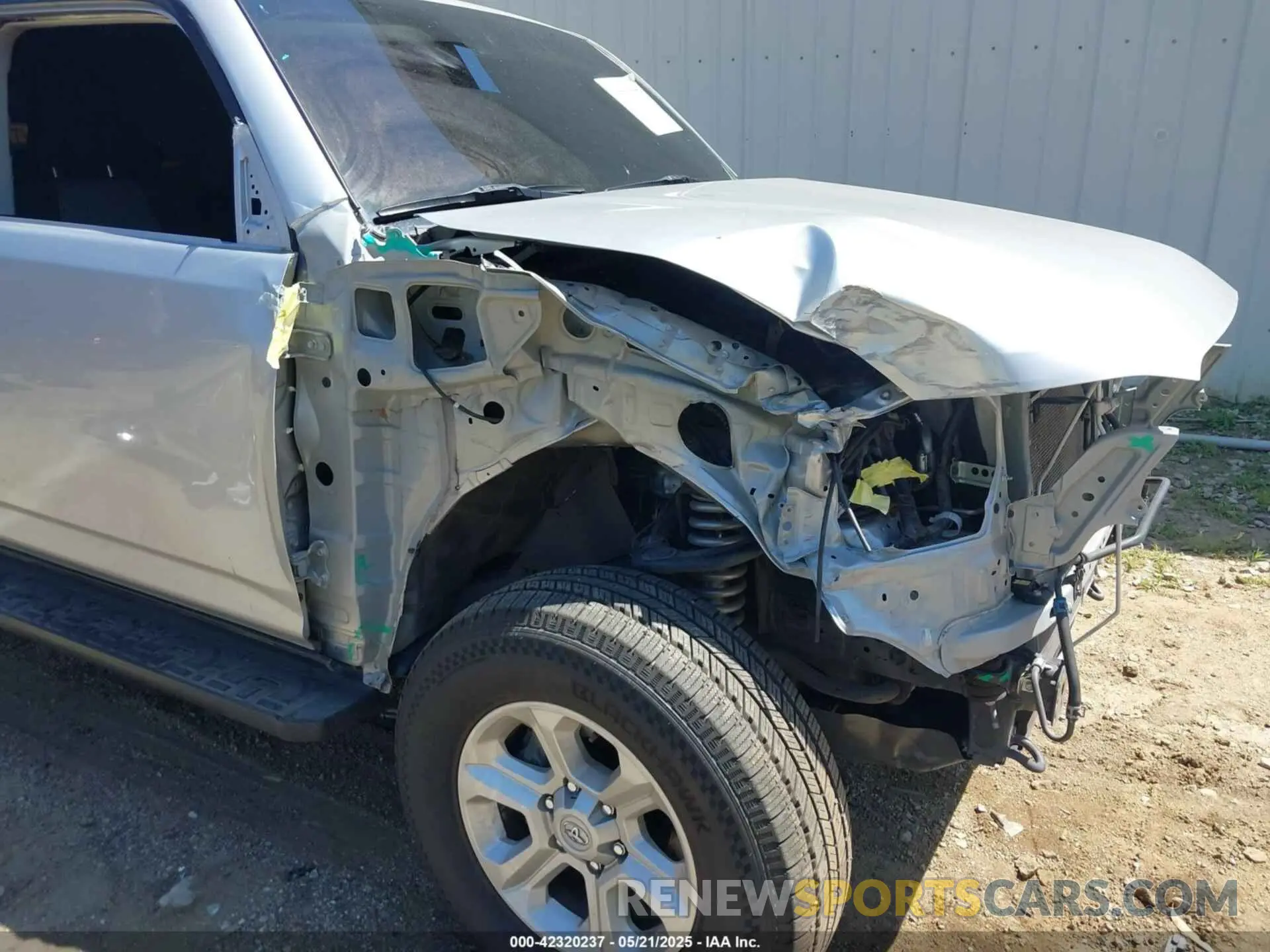 19 Фотография поврежденного автомобиля JTEMU5JR1P6089760 TOYOTA 4RUNNER 2023