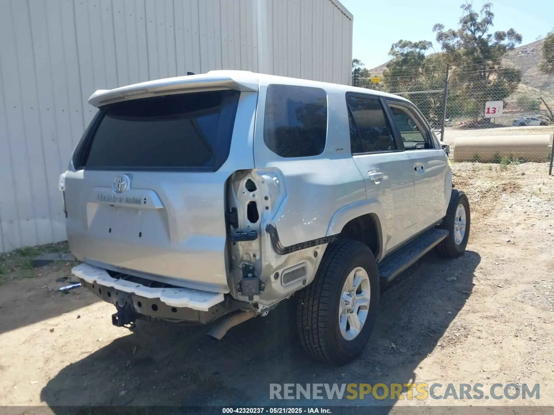 4 Фотография поврежденного автомобиля JTEMU5JR1P6089760 TOYOTA 4RUNNER 2023