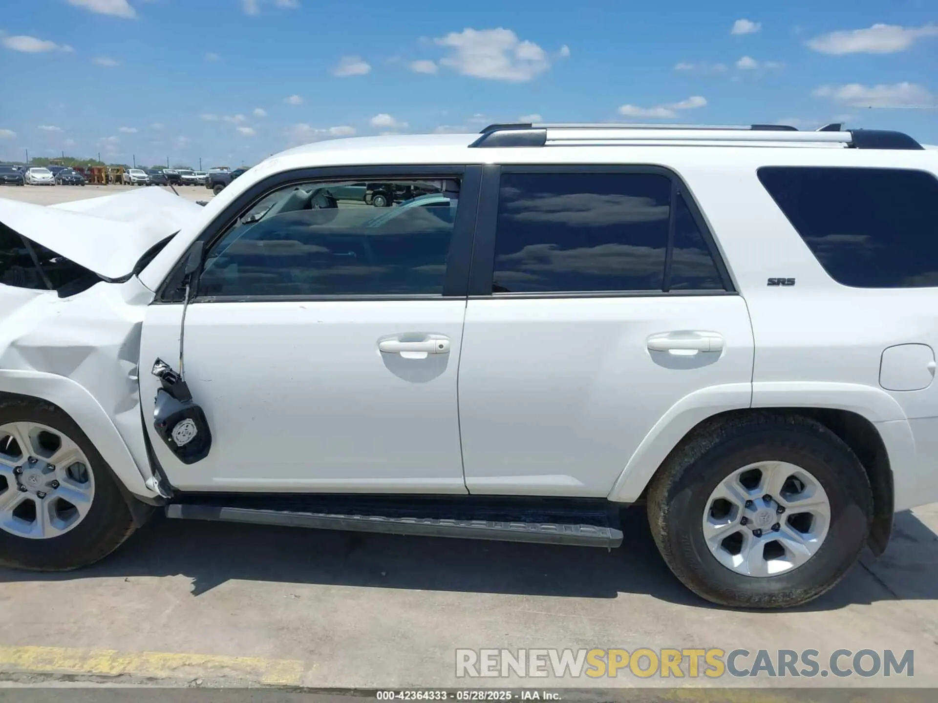 14 Photograph of a damaged car JTEMU5JR1P6141226 TOYOTA 4RUNNER 2023