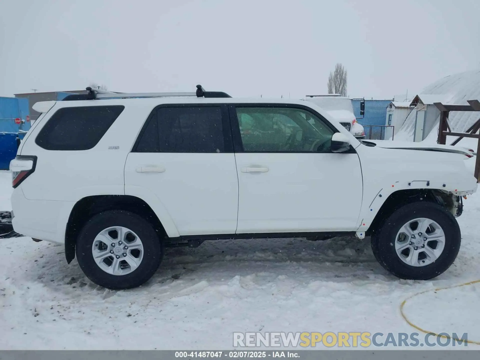 14 Photograph of a damaged car JTEMU5JR2P6113810 TOYOTA 4RUNNER 2023