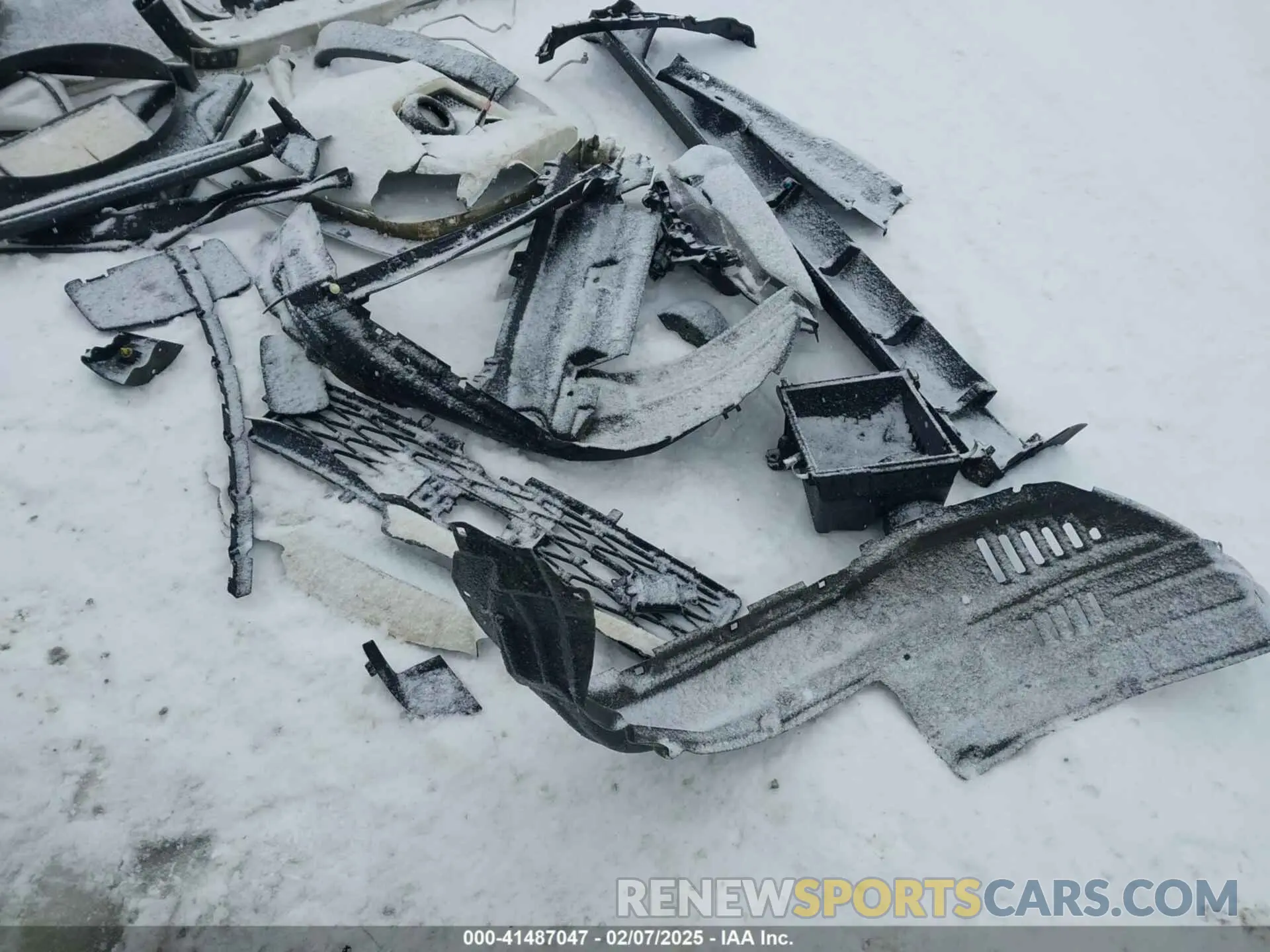 18 Photograph of a damaged car JTEMU5JR2P6113810 TOYOTA 4RUNNER 2023