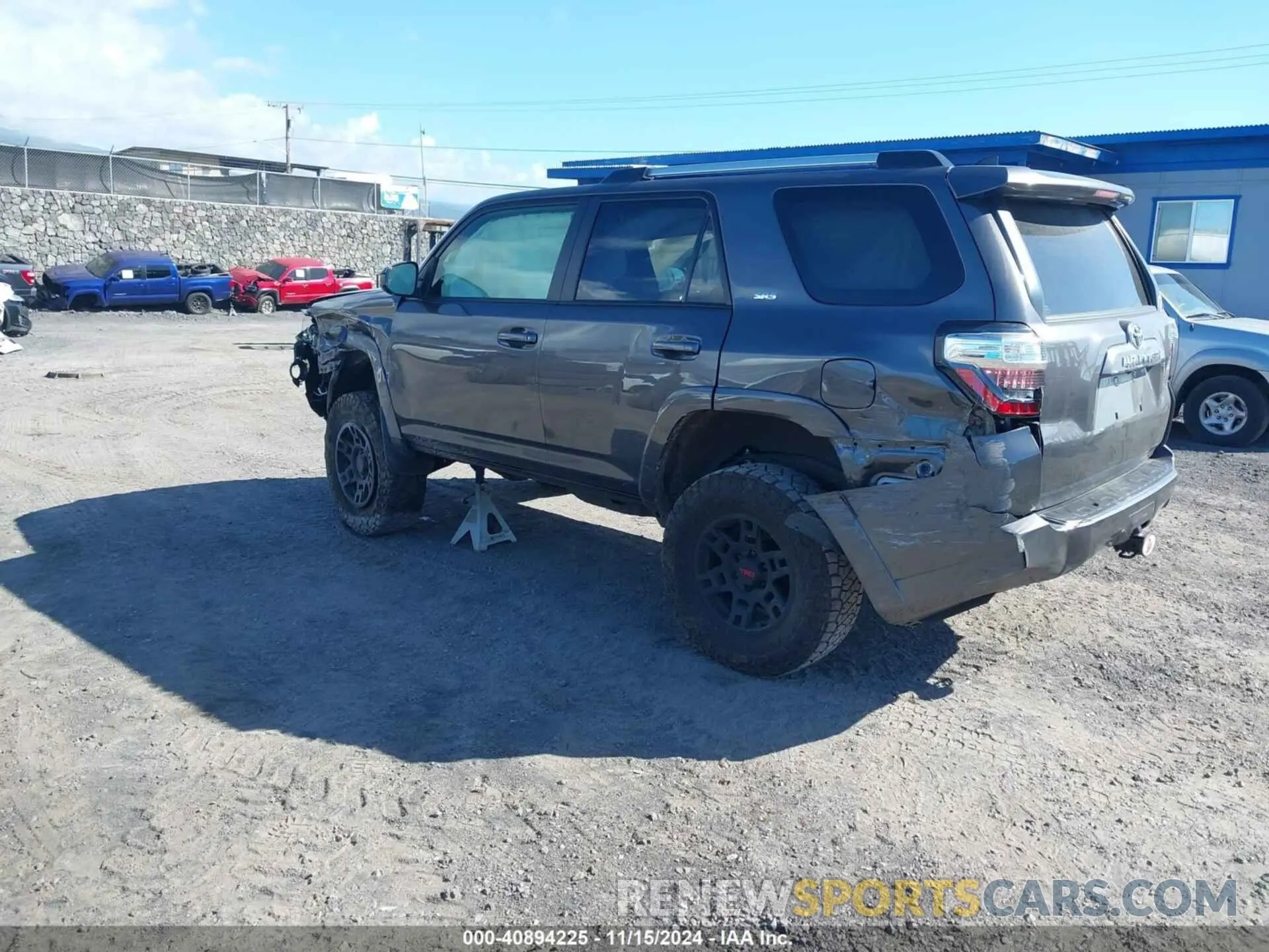 3 Фотография поврежденного автомобиля JTEMU5JR2P6141140 TOYOTA 4RUNNER 2023