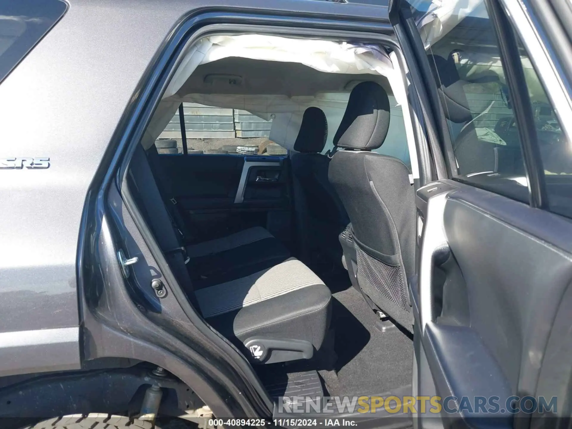 8 Фотография поврежденного автомобиля JTEMU5JR2P6141140 TOYOTA 4RUNNER 2023