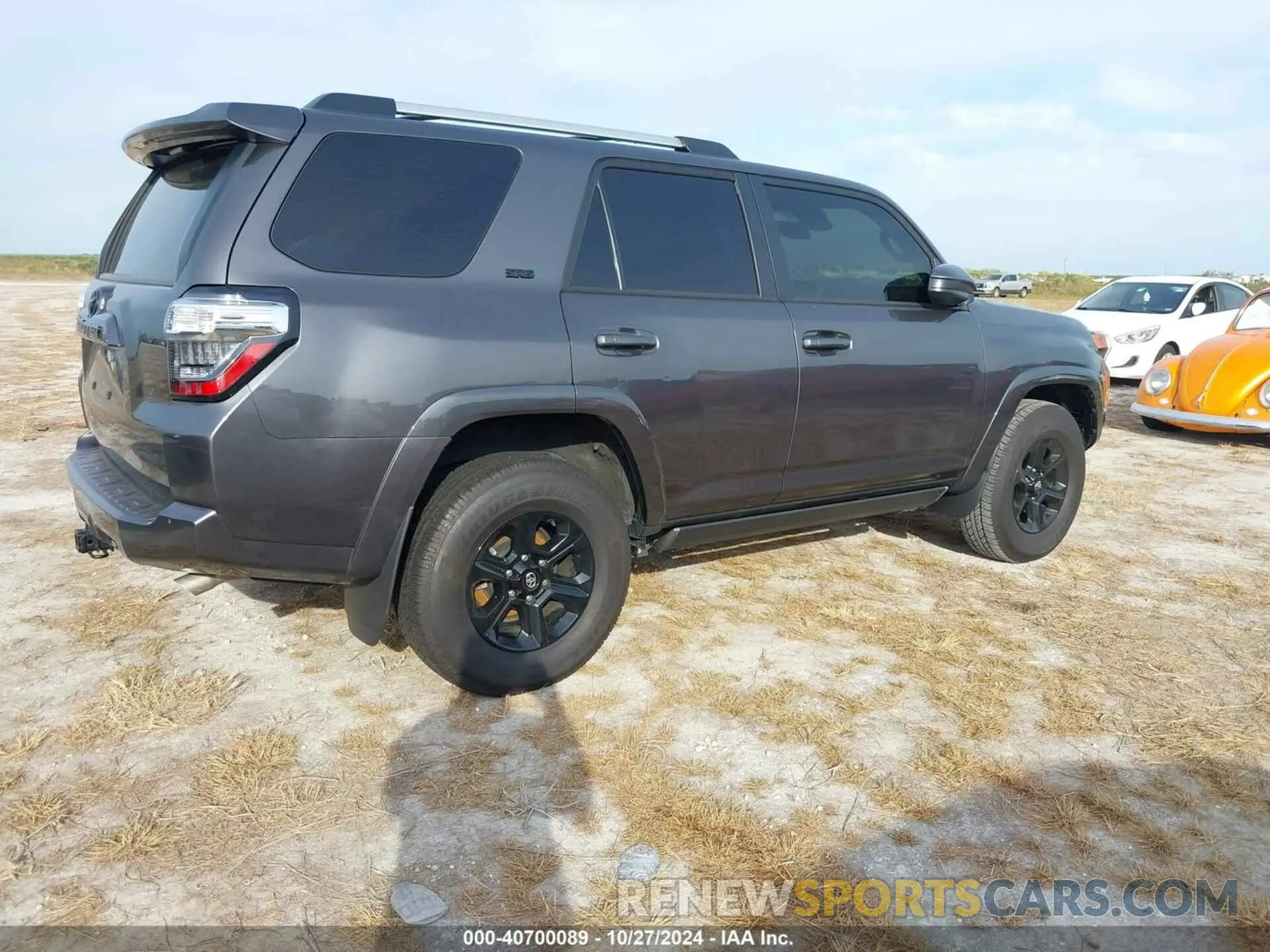 4 Photograph of a damaged car JTEMU5JR2P6143230 TOYOTA 4RUNNER 2023