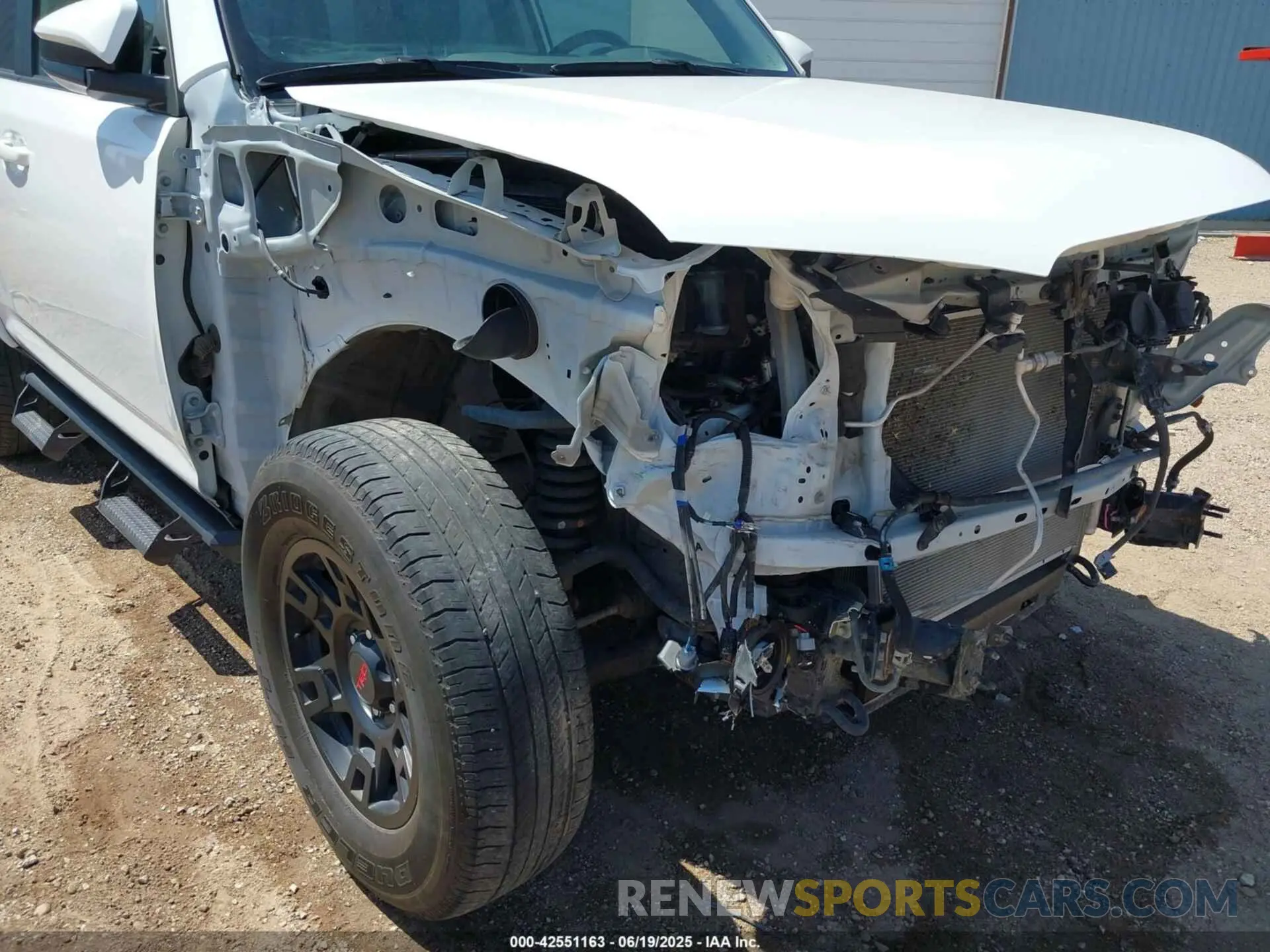 6 Photograph of a damaged car JTEMU5JR4P6169666 TOYOTA 4RUNNER 2023