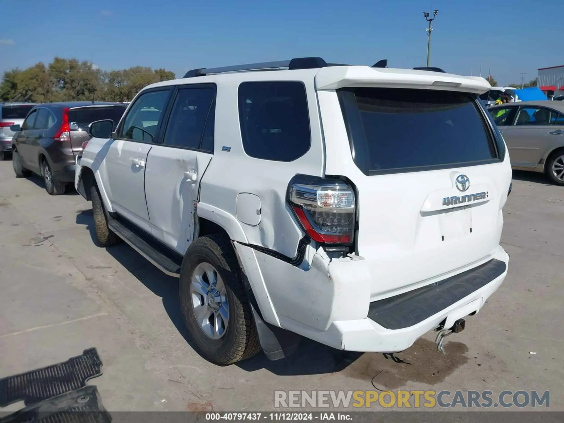 3 Photograph of a damaged car JTEMU5JR8P6090226 TOYOTA 4RUNNER 2023