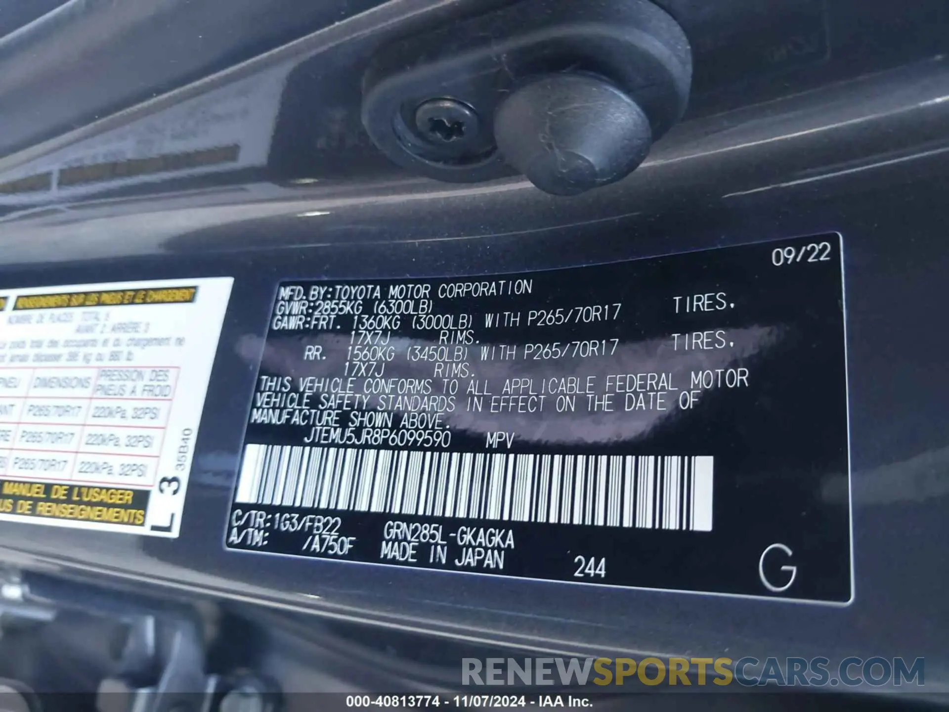 9 Photograph of a damaged car JTEMU5JR8P6099590 TOYOTA 4RUNNER 2023