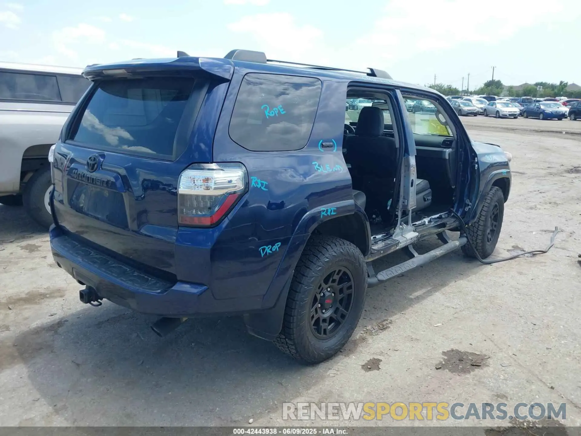 4 Photograph of a damaged car JTENU5JR1P6109414 TOYOTA 4RUNNER 2023