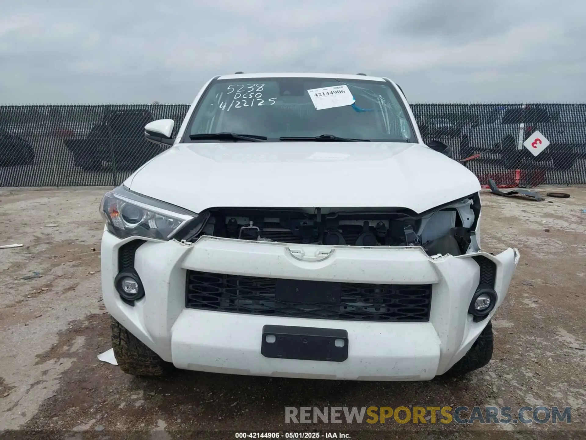 13 Photograph of a damaged car JTENU5JR2P6126481 TOYOTA 4RUNNER 2023