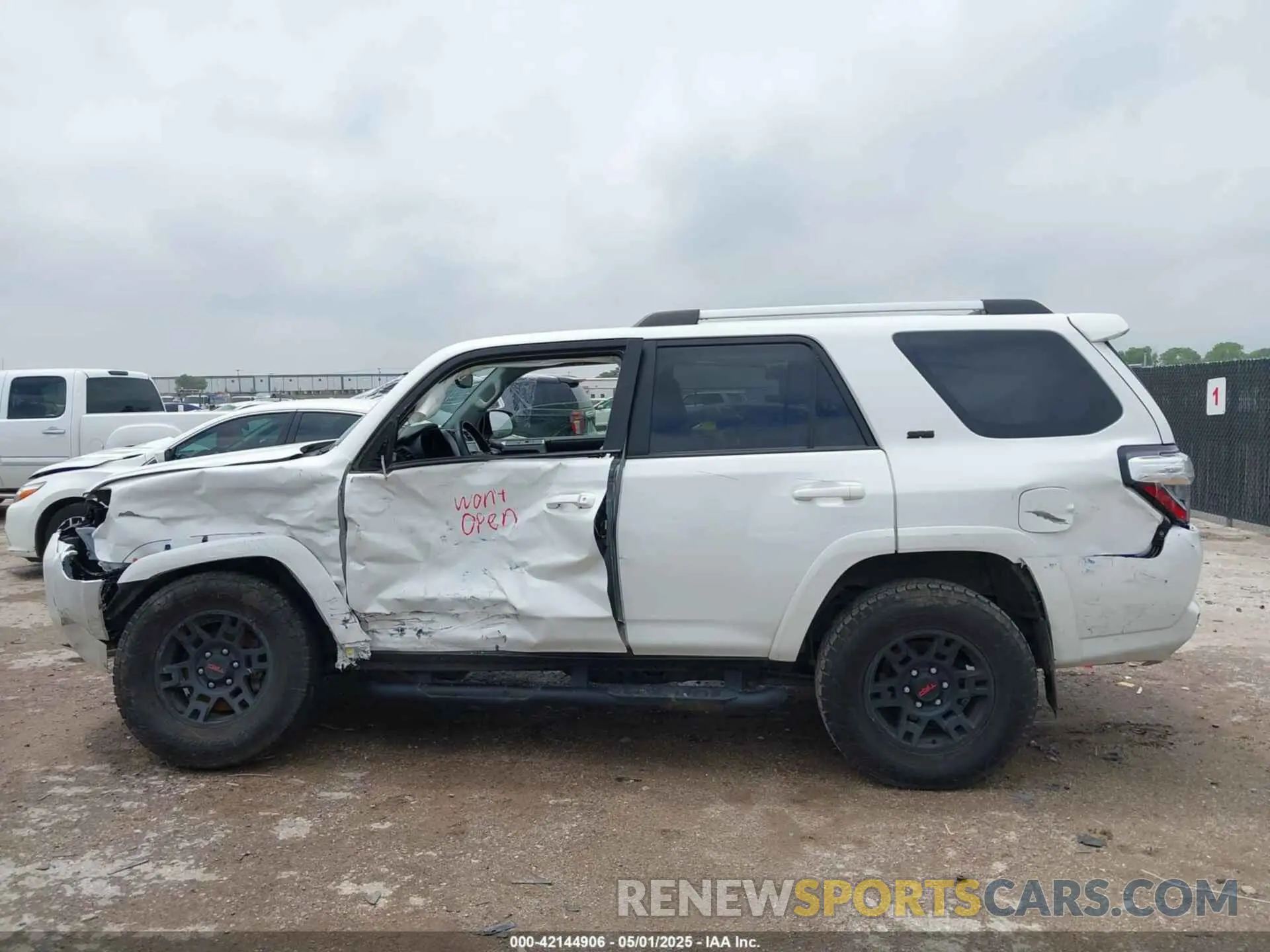 15 Photograph of a damaged car JTENU5JR2P6126481 TOYOTA 4RUNNER 2023