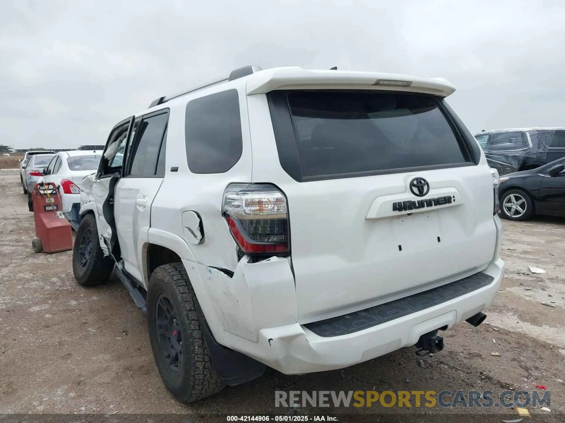 3 Photograph of a damaged car JTENU5JR2P6126481 TOYOTA 4RUNNER 2023