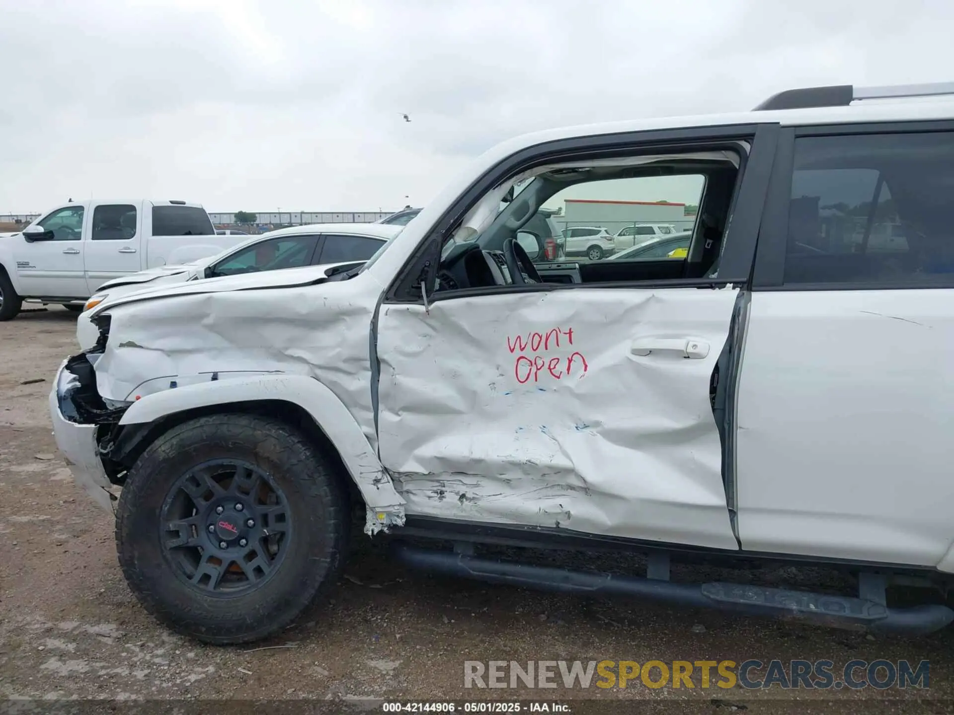 6 Photograph of a damaged car JTENU5JR2P6126481 TOYOTA 4RUNNER 2023