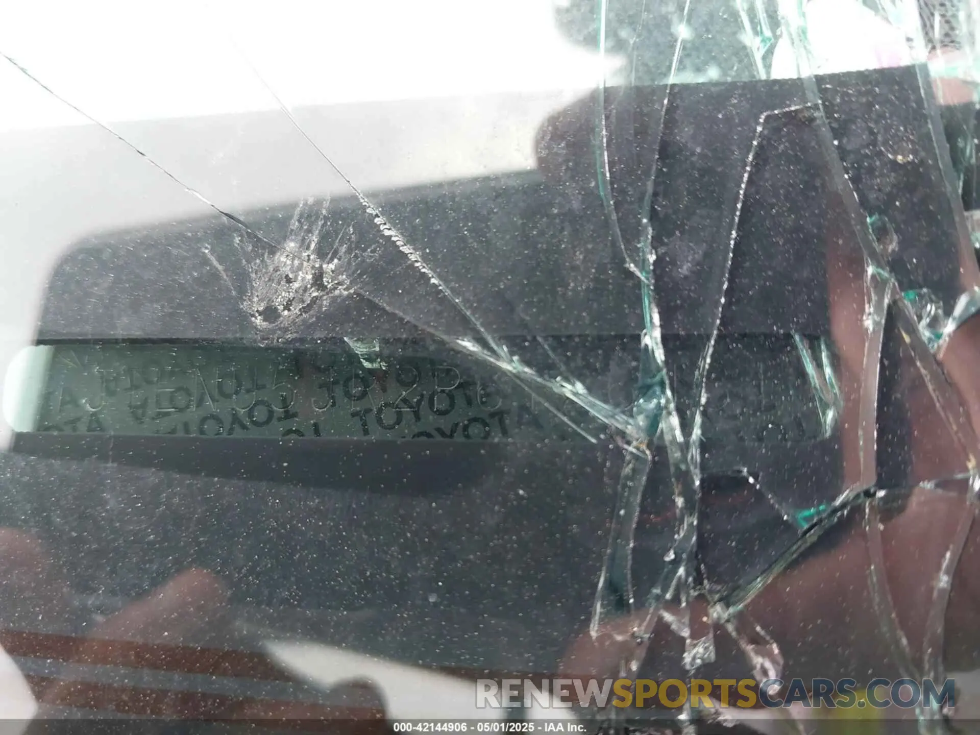 9 Photograph of a damaged car JTENU5JR2P6126481 TOYOTA 4RUNNER 2023