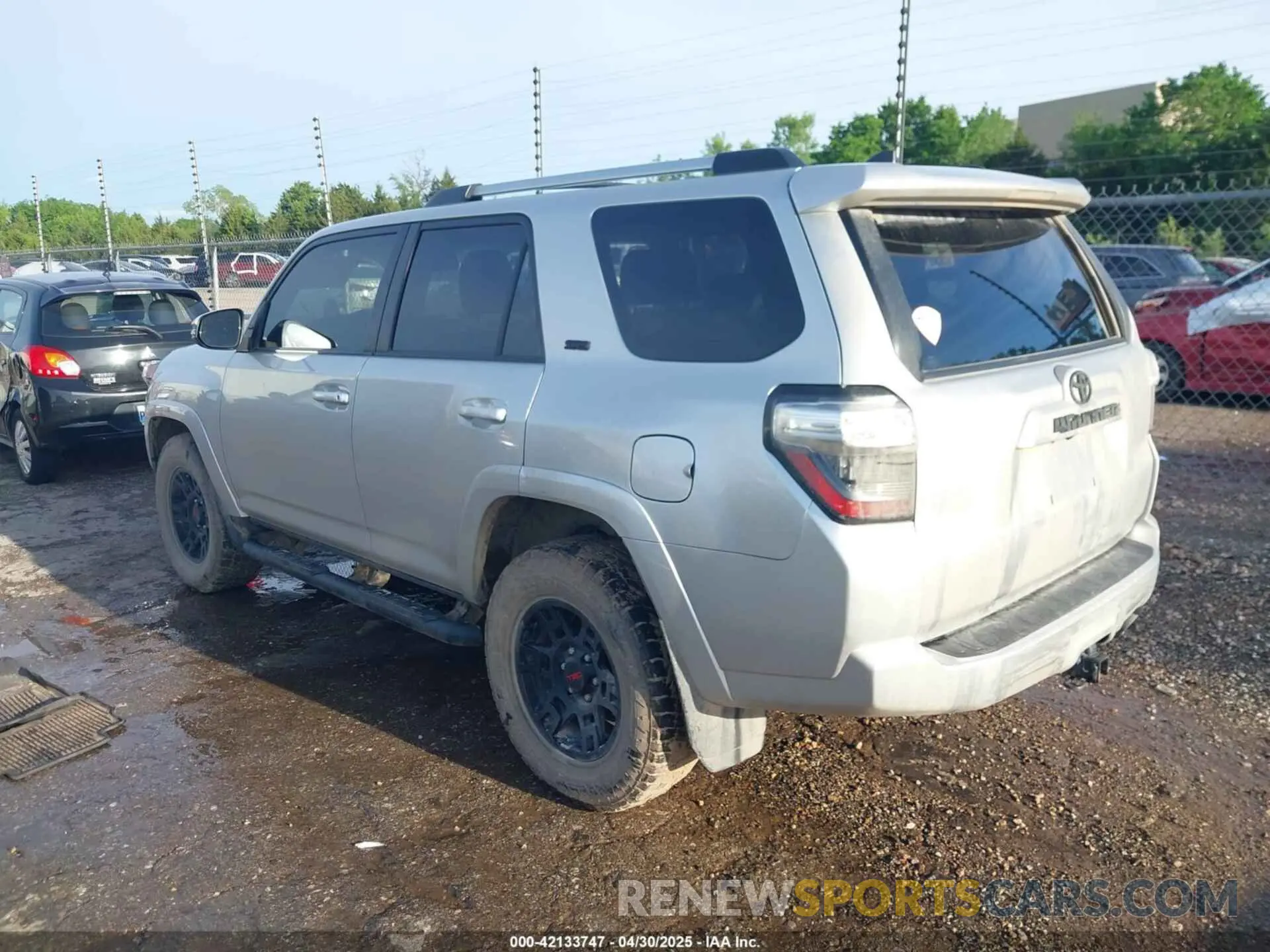 14 Photograph of a damaged car JTENU5JR3P6109169 TOYOTA 4RUNNER 2023
