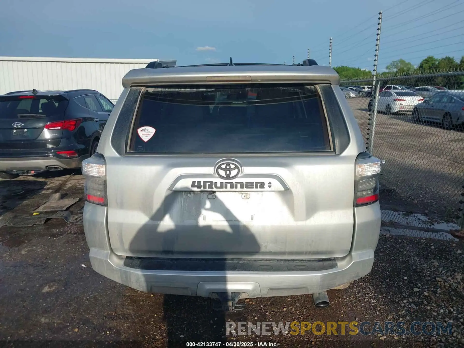 16 Photograph of a damaged car JTENU5JR3P6109169 TOYOTA 4RUNNER 2023