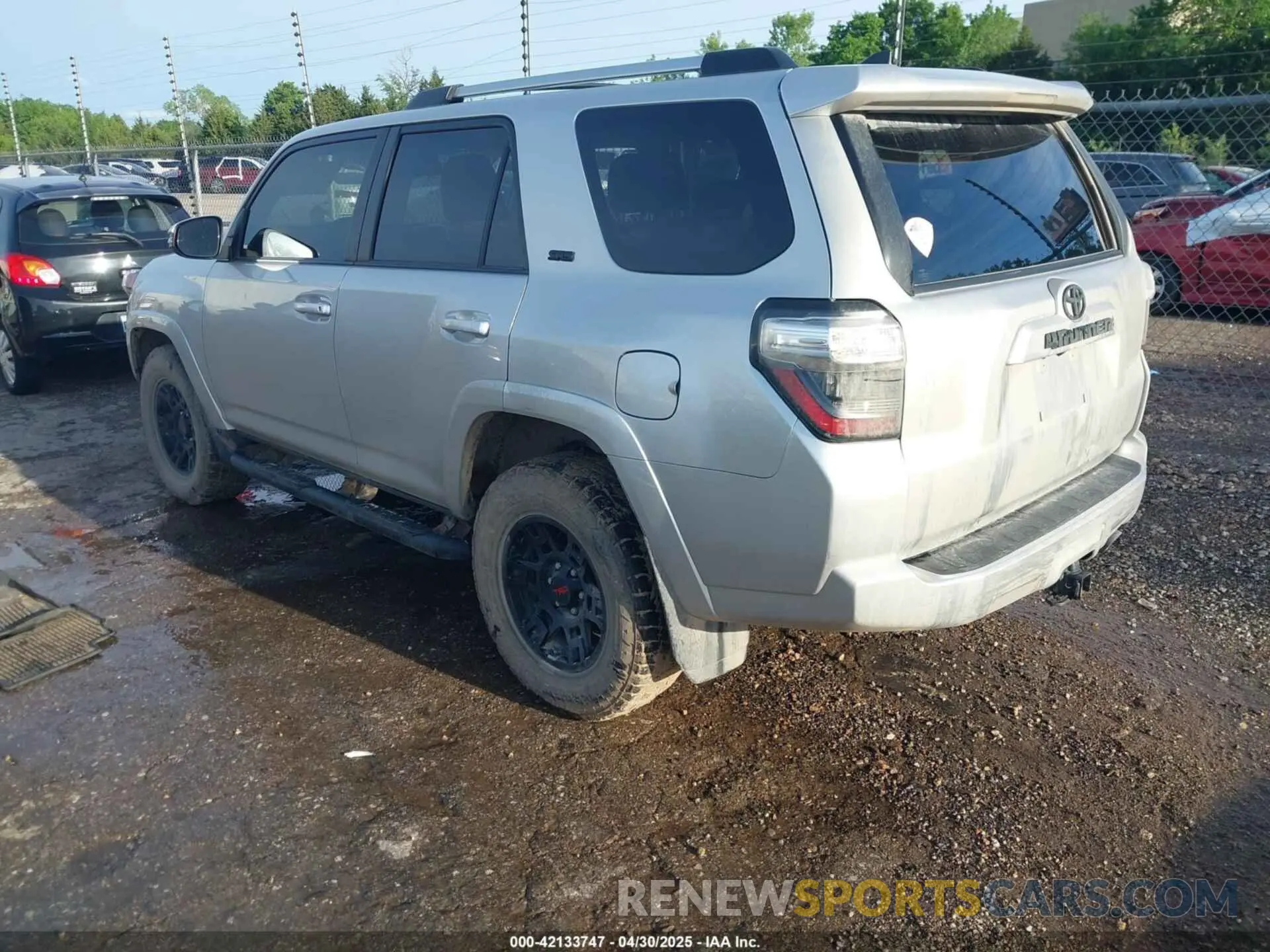3 Photograph of a damaged car JTENU5JR3P6109169 TOYOTA 4RUNNER 2023